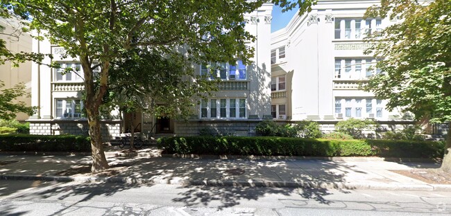 Building Photo - 324 Saint Paul St Unit 2 Rental