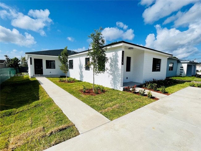 Building Photo - 12132 SW 218th St Unit B