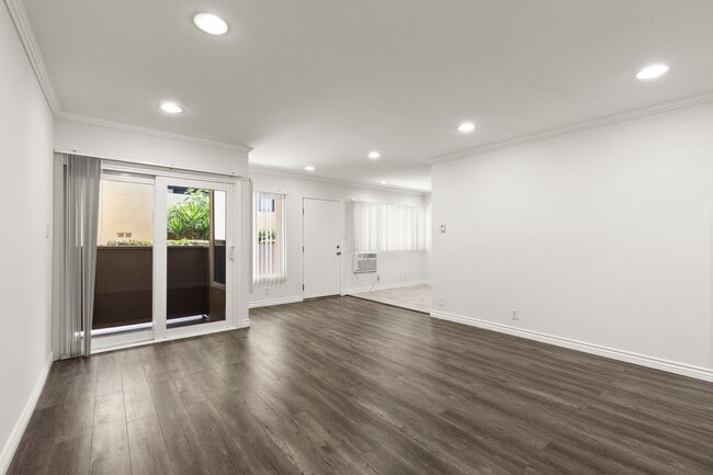 Photo - Cozy Perfect Location Three Bedroom Availa...