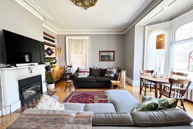 Photo - 215 Charles St