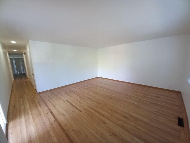 Photo - 94-98 Amherst Av. Unit 94