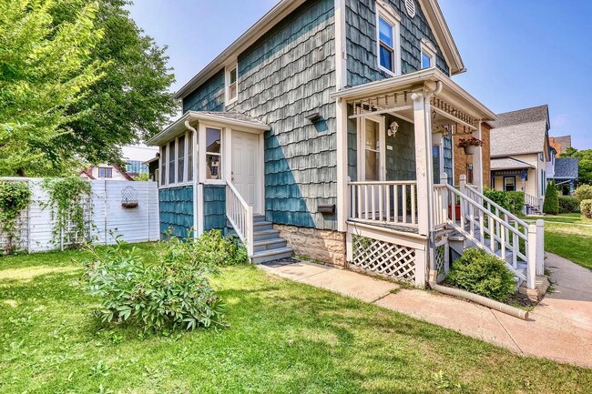 Photo - 1621 N Van Buren St