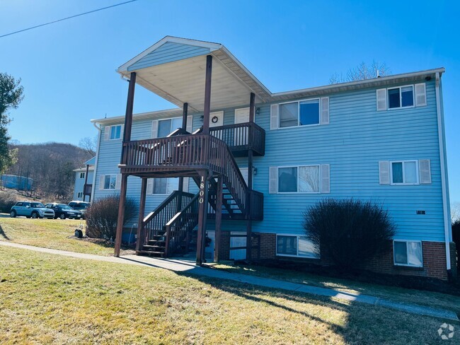 Building Photo - 3 Bedroom, 2 Bath Apartment Unit 1802B