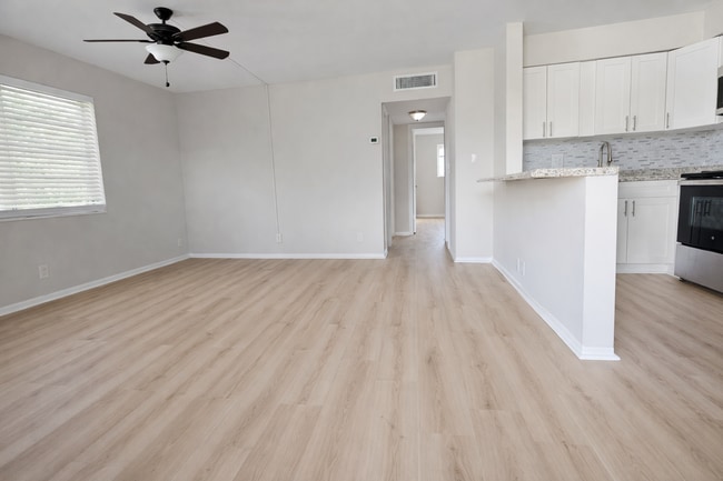 Photo - Villa Rica Apartments