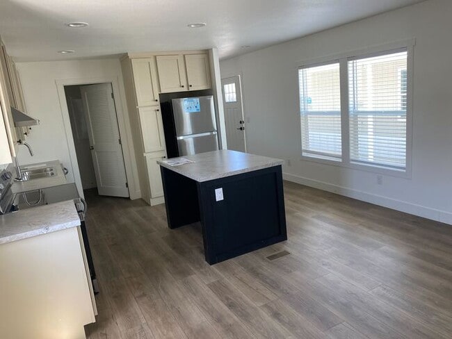 Photo - 2060 N Center St