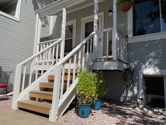 Building Photo - 384 Owl Dr