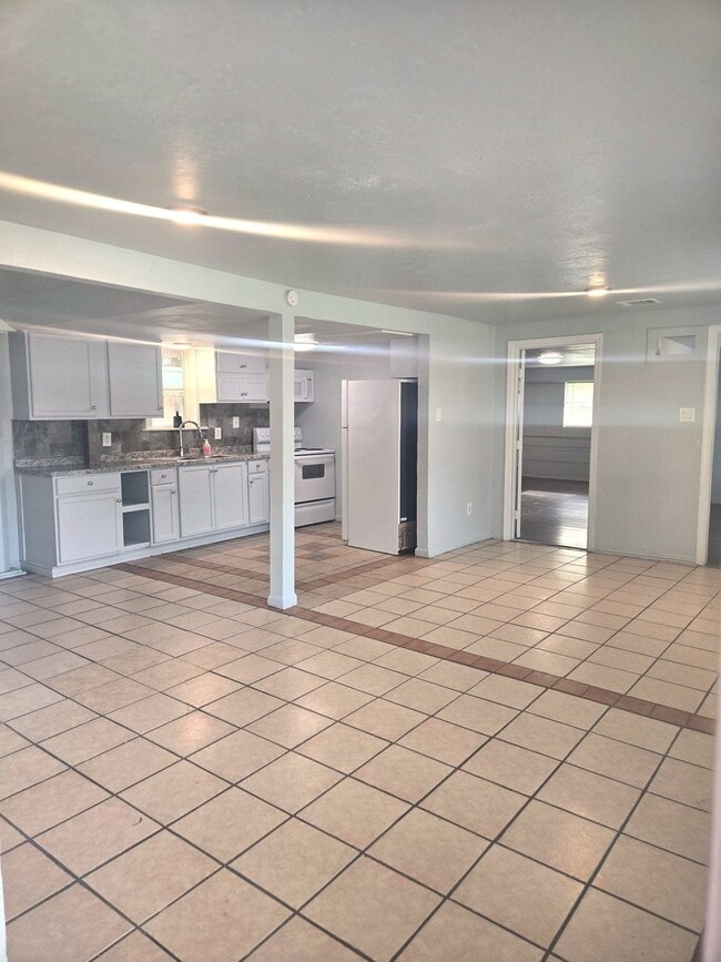 Photo - 5709 Craig St