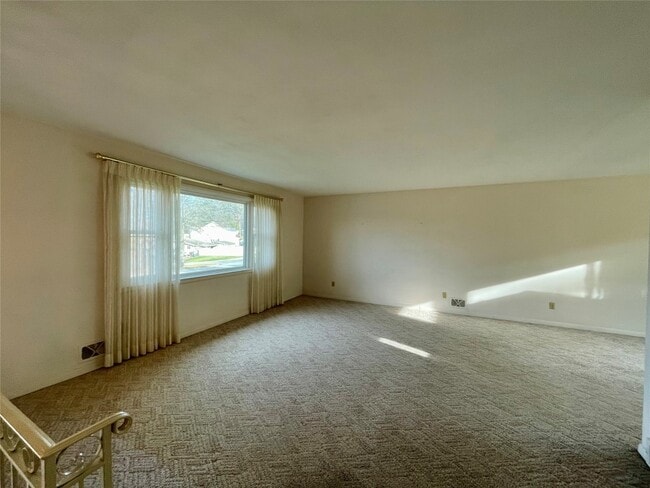 Photo - 328 Chestnut Ln