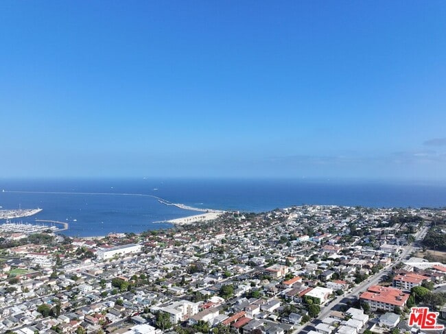 Photo - 776 W 25th St