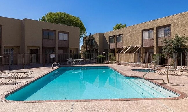 Photo - 820 W 14th St