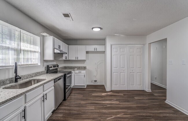 Photo - 2551 Parkview Dr