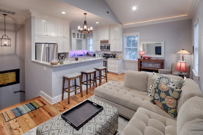 Photo - 203 W Waldburg St Unit 1A