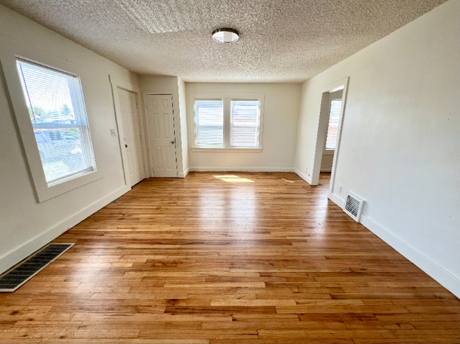 Building Photo - Updated Two Bedroom with Private Yard!