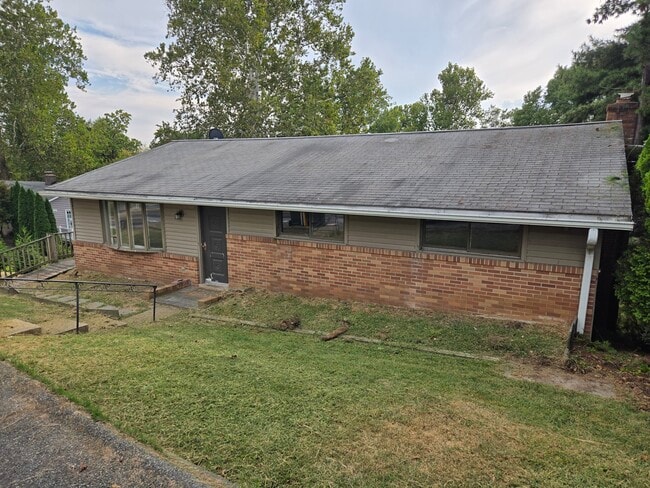 Building Photo - 158 Witmer Road Unit Main