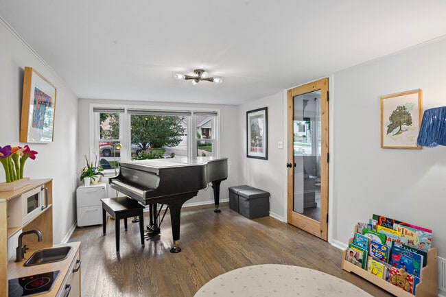 Photo - 449 Longfellow Ave