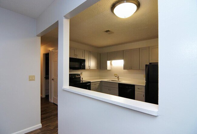 Photo - 7230 Creekview Drive #5 Unidad 5