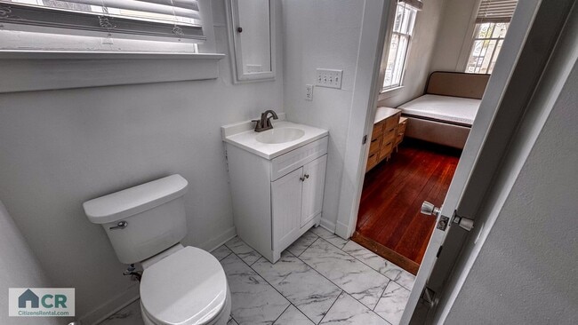 Photo - 5bd/2ba Near Campus and Stadium! Text 727-...