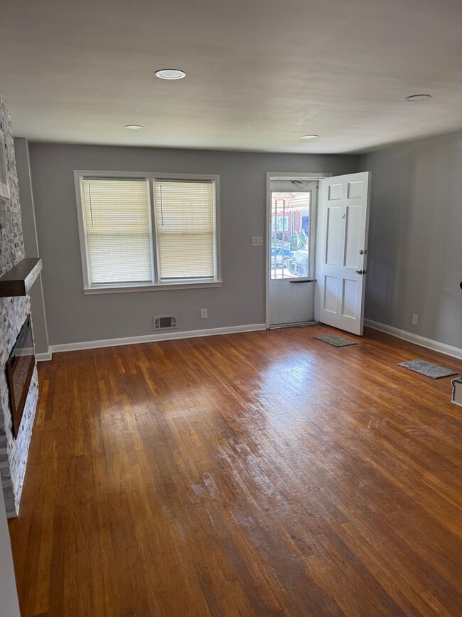 Photo - 2231 Graythorn Rd