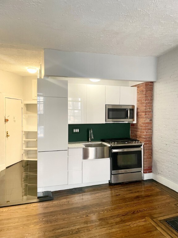 Building Photo - 51 Leroy St Rental