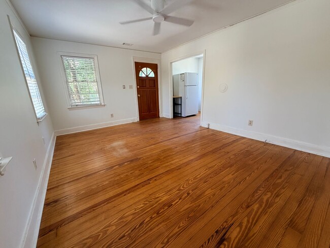 Building Photo - Carriage on 54th St.