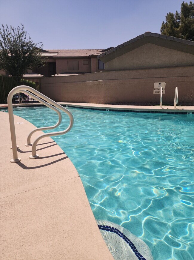 "Spacious 2-Bed Condo Retreat with 2.5 Baths in Prime Chandler Location!"