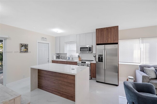 Photo - 1021 NE 3rd Ave