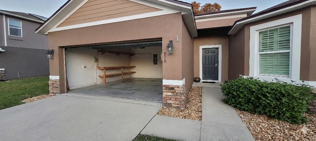 Photo - 910 Fallbrooke Ave