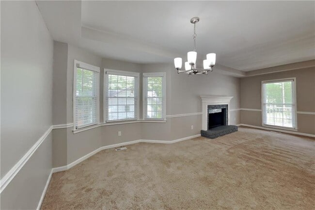 Photo - 1746 Charrington Way