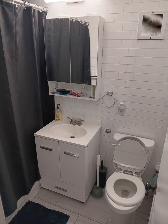 Photo - 3207 Oxford Ave Unit 1