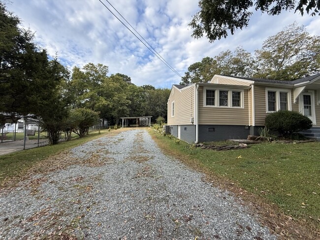 Photo - 208 Travora St