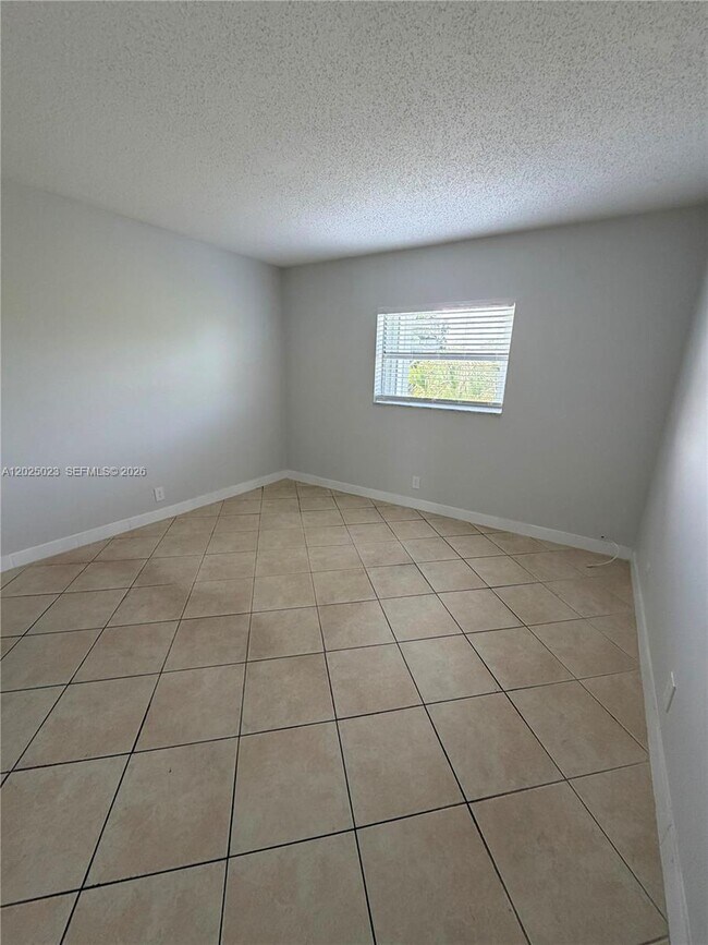 351 NW 42nd Ct Unidad 208