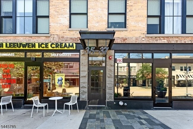 35 Main St Unit 3B
