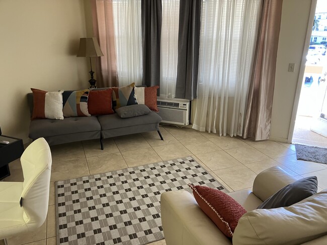 Photo - 100 Ventnor E