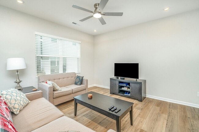 Photo - 2219 Endeavor Run