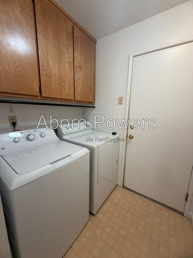 Photo - 4819 Hillbrook Ct