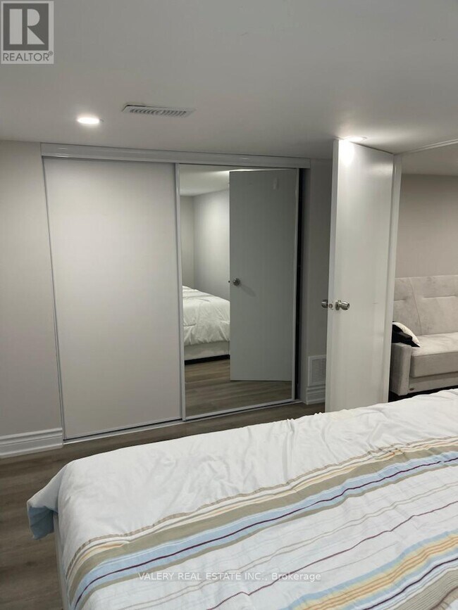 Photo - 520 Cochrane Rd