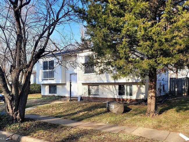 Building Photo - 2208 Cocquina Dr