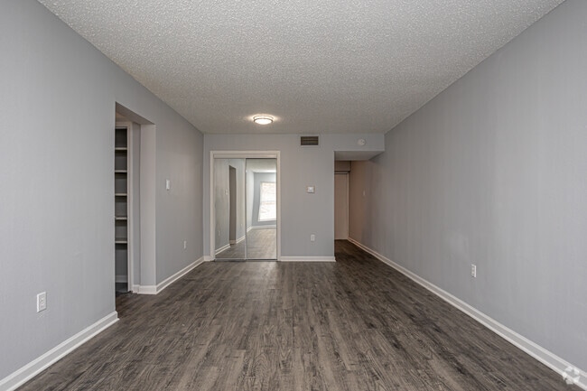 1BR, 1BA - 600SF