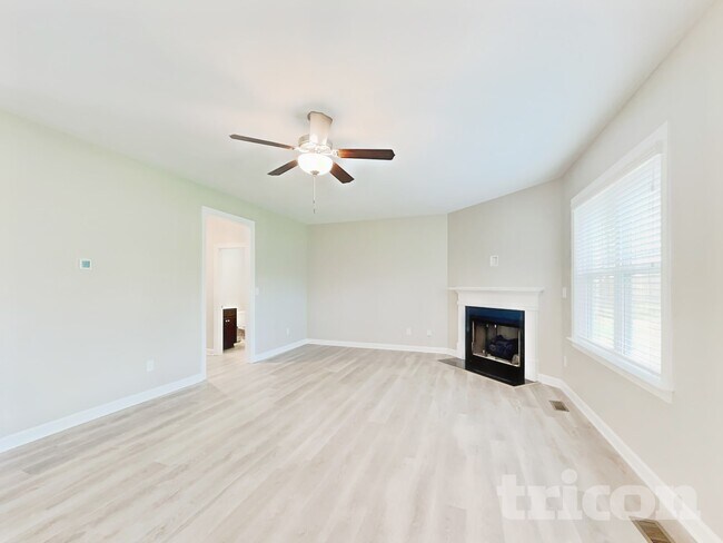 Photo - 335 Lasswade Ct