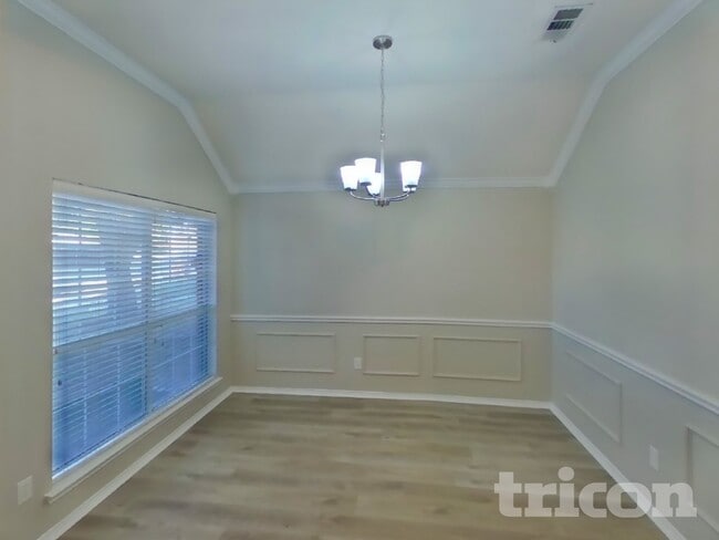 Photo - 2075 Crestlake Dr