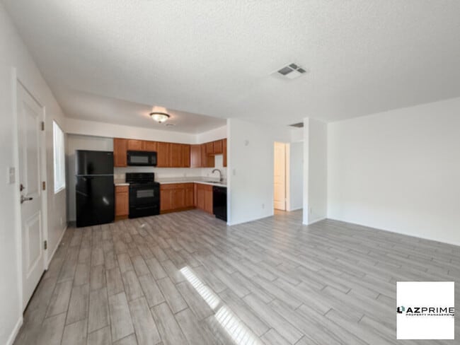 Photo - FREE FIRST MONTH'S RENT MOVE IN SPECIAL! Cozy 2/1 Phoenix Apartment!