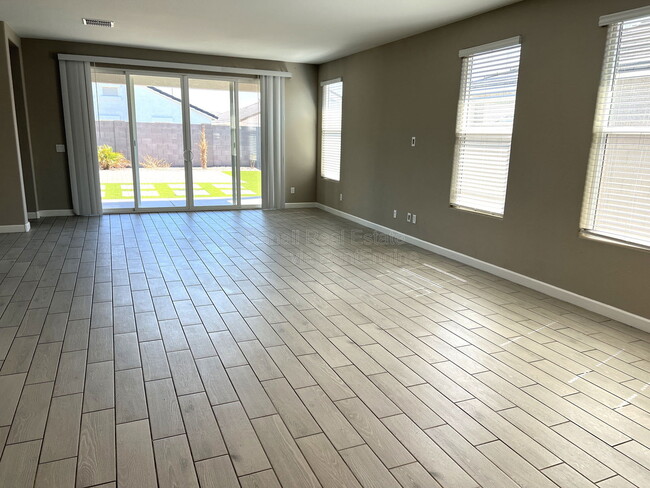 Photo - 8213 S 45th Ave