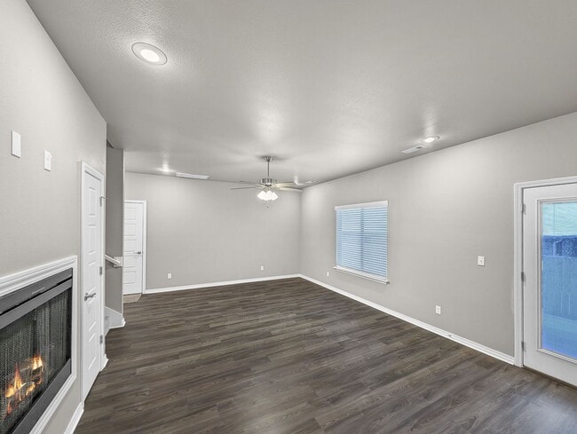 Photo - 195 E 2nd St