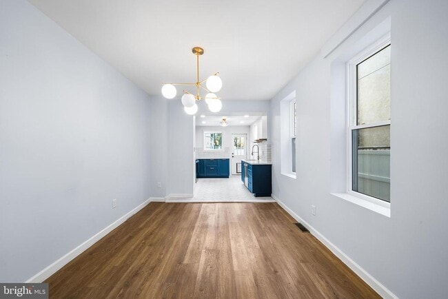 Photo - 2454 Amber St