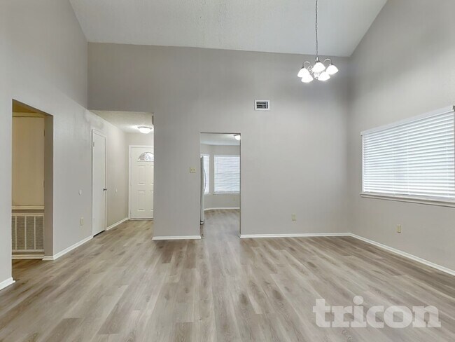 Photo - 11118 Nepau Dr