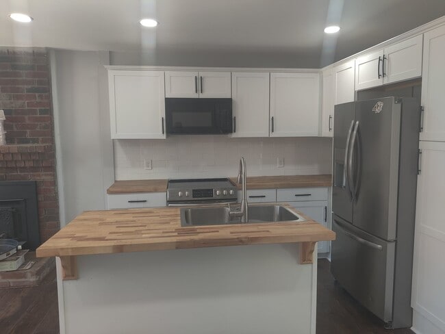 Updated 2 bed/2bth in Madison TN