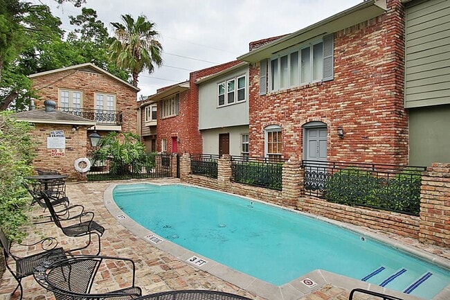 Building Photo - 1741 Commonwealth St