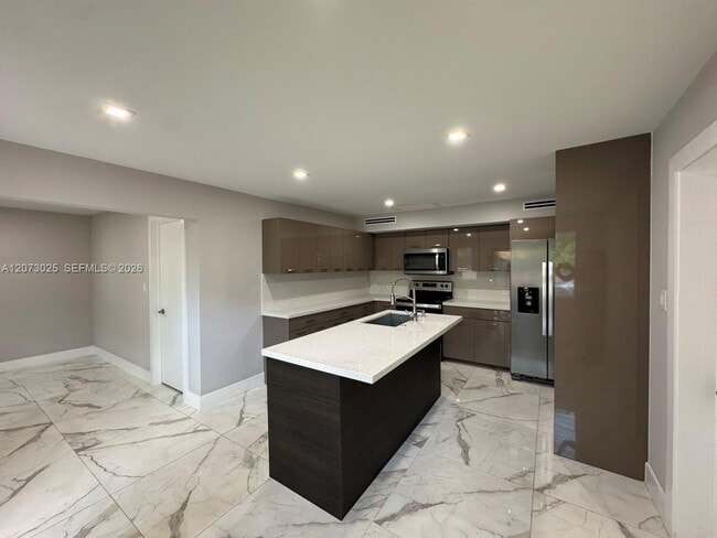 Photo - 15011 Coconut Ct