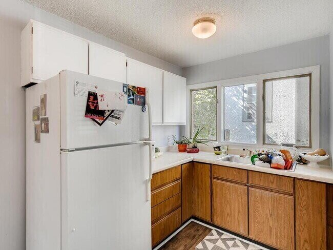 Photo - "Charming 2-Bed Retreat on Laurel Ave – Spacious 825 Sq Ft in Minneapolis!" 6/5/2026