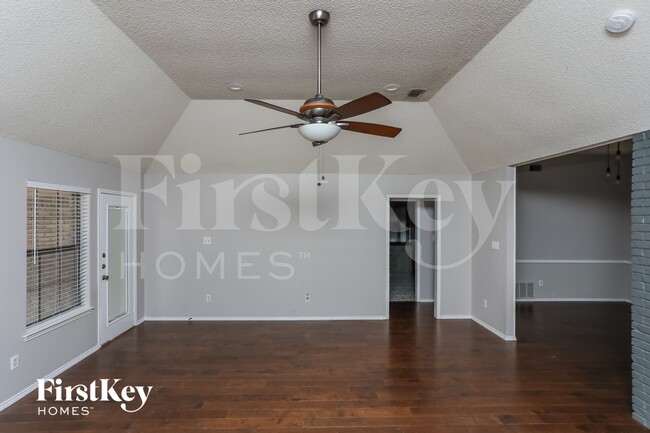 Photo - 408 Flagstone Dr
